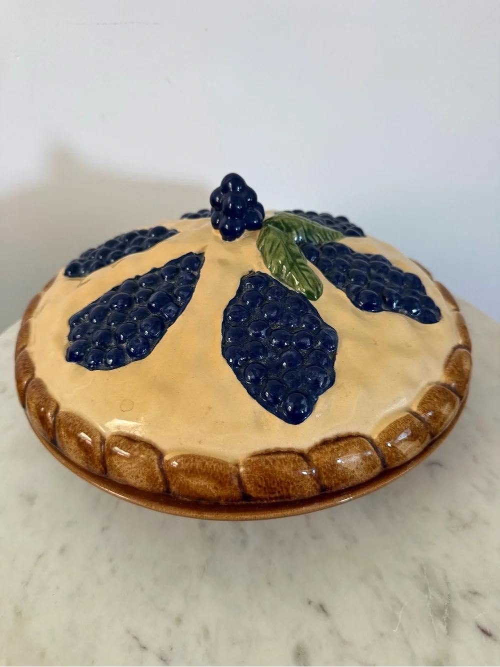 Beautiful Vintage Ceramic Blueberry Pie Dish with Lid – Handcrafted Pie Keeper